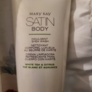 Mary Kay Satin Body Indulgent Shea Wash - White and Green 6.5oz
